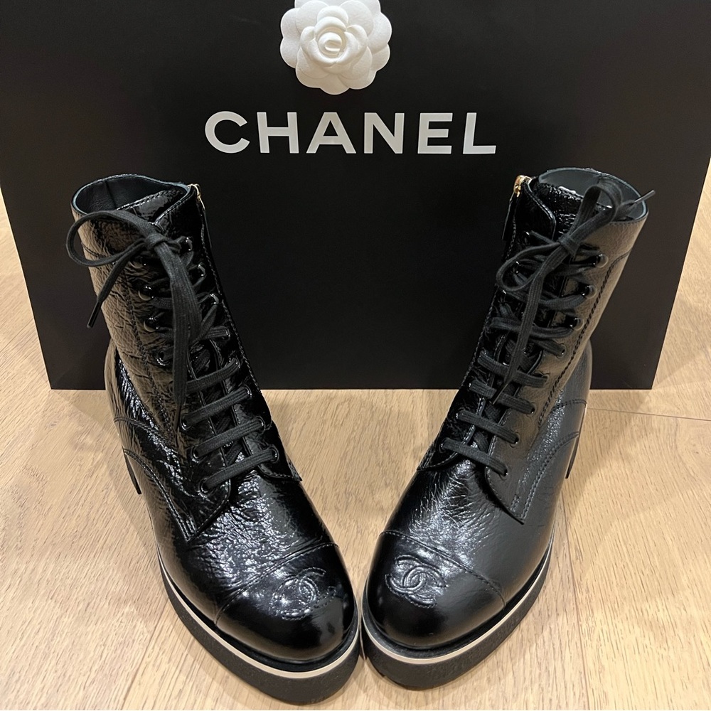 NIB CHANEL SHINE LEATHER COMBAT BOOTS SIZE 38.5